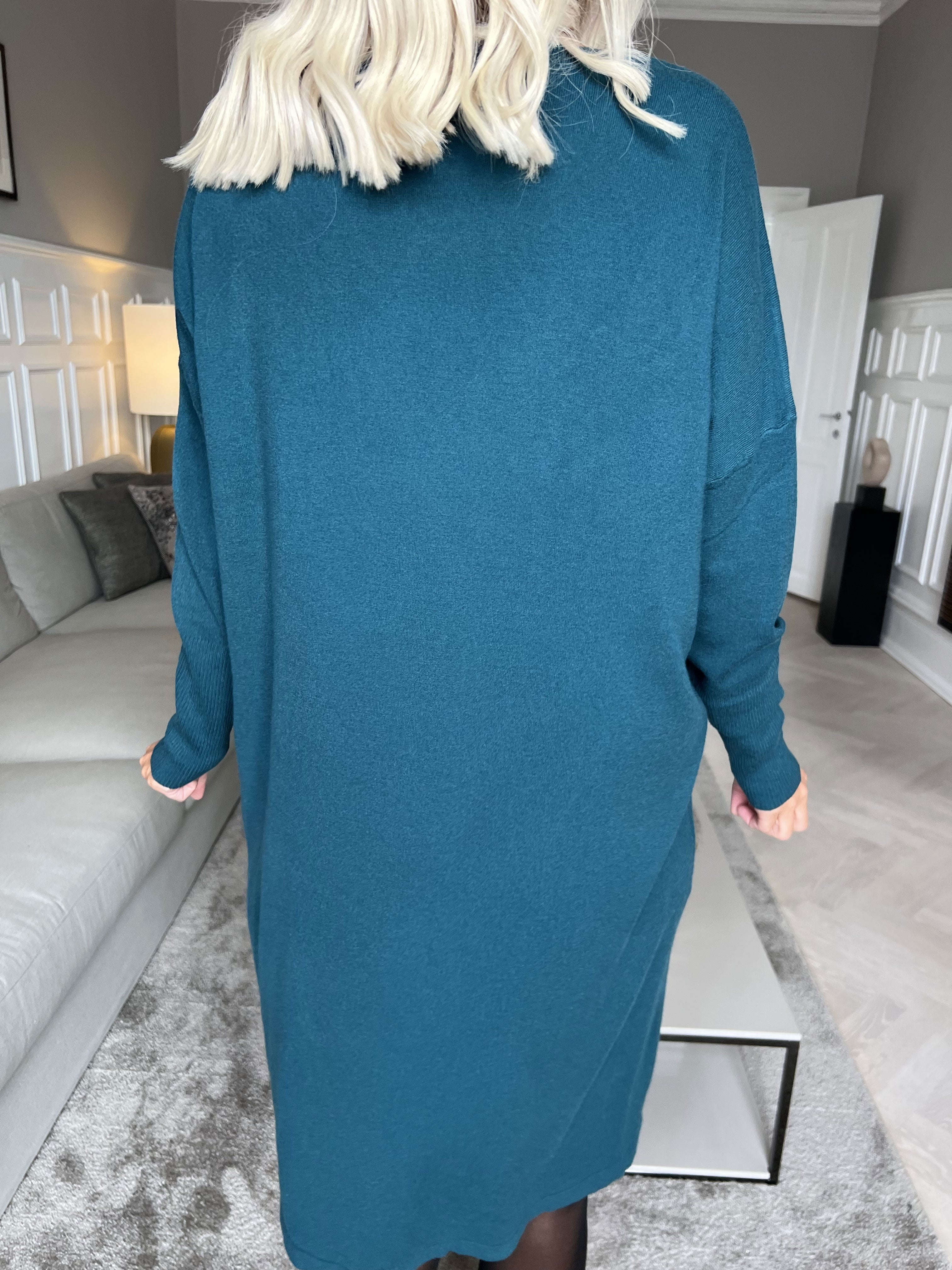 Luna - Blød strikkjole med similisten